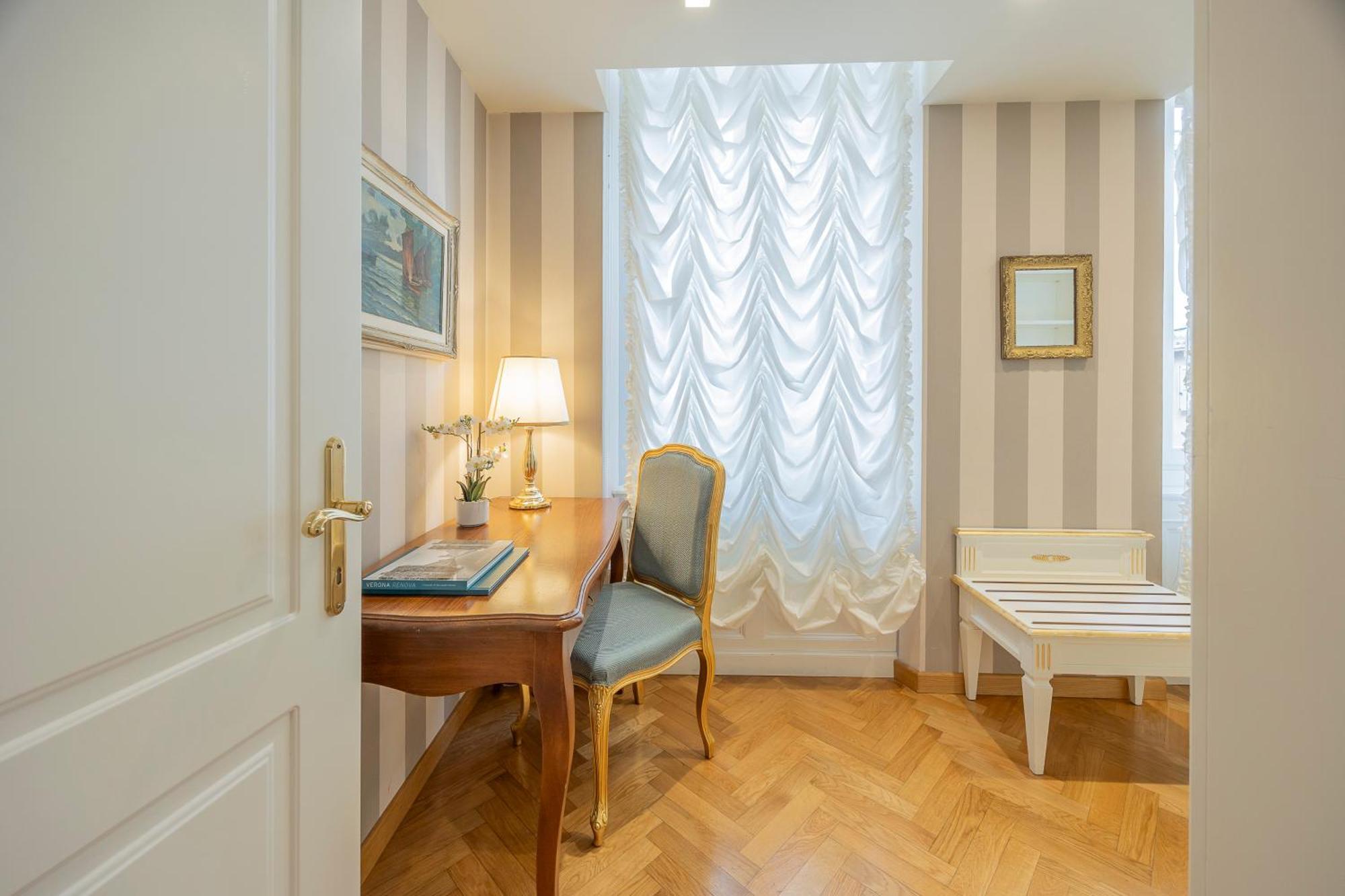 Palazzo Monga Boutique Guesthouse Верона Экстерьер фото