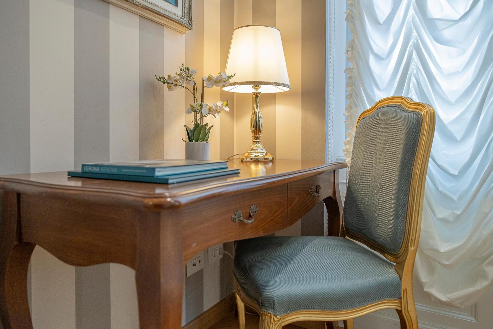 Palazzo Monga Boutique Guesthouse Верона Экстерьер фото